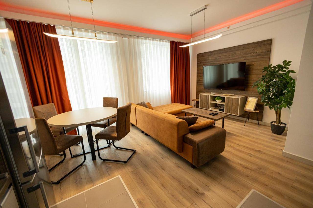 19Th & 18Th Floor Secure Apartments With Pool & Fitness & Parking Included In Price スコピエ エクステリア 写真