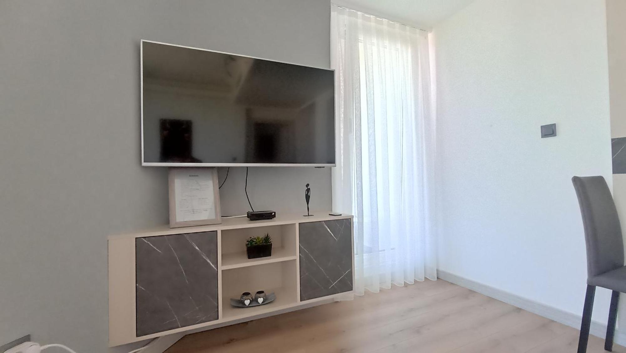 19Th & 18Th Floor Secure Apartments With Pool & Fitness & Parking Included In Price スコピエ エクステリア 写真