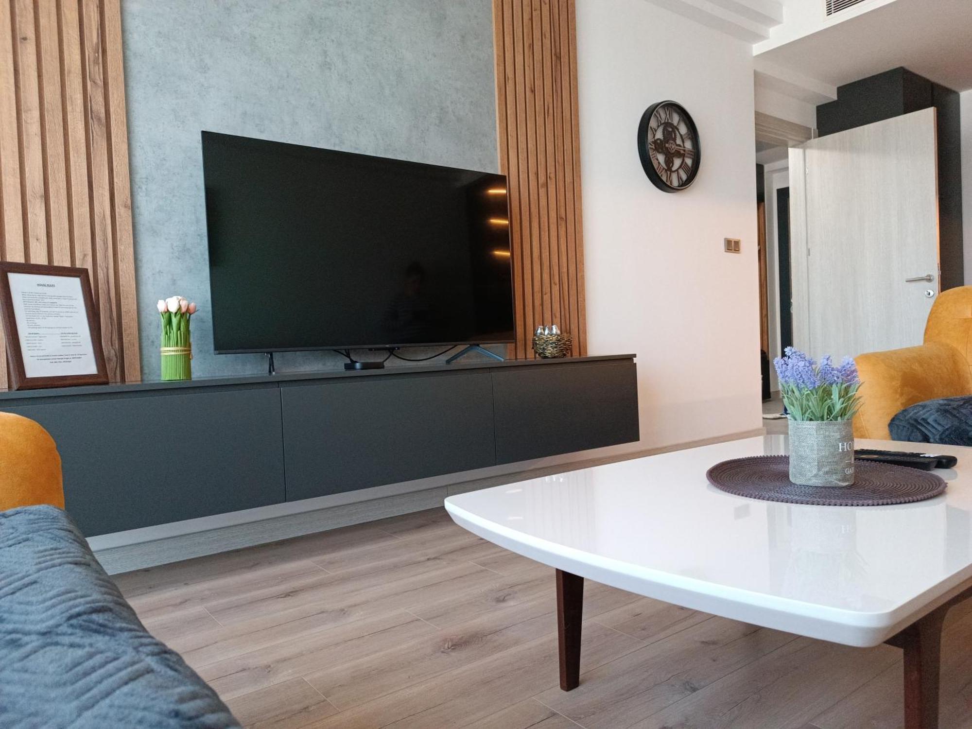 19Th & 18Th Floor Secure Apartments With Pool & Fitness & Parking Included In Price スコピエ エクステリア 写真