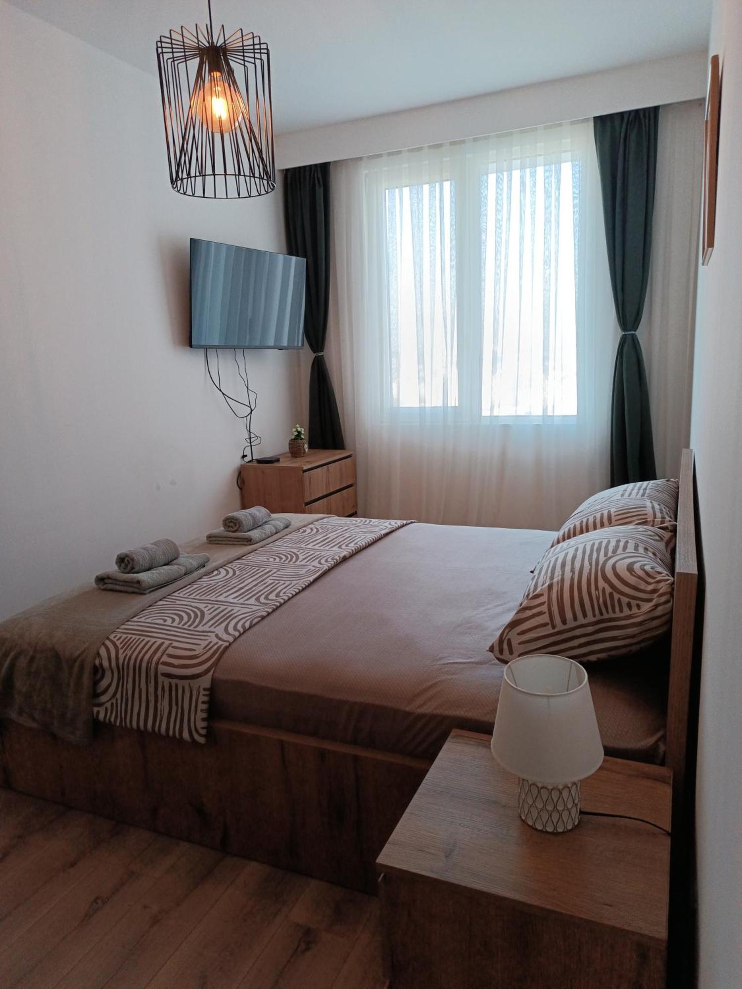 19Th & 18Th Floor Secure Apartments With Pool & Fitness & Parking Included In Price スコピエ エクステリア 写真